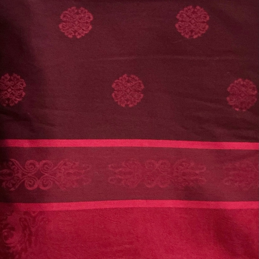 Fieldcrest Red and Burgundy Dining Table Linen and Napkins